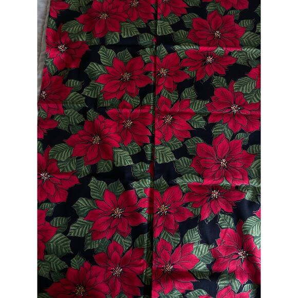 Fabric Cotton Christmas Holiday Poinsettia Floral Black Red - Picture 1 of 3